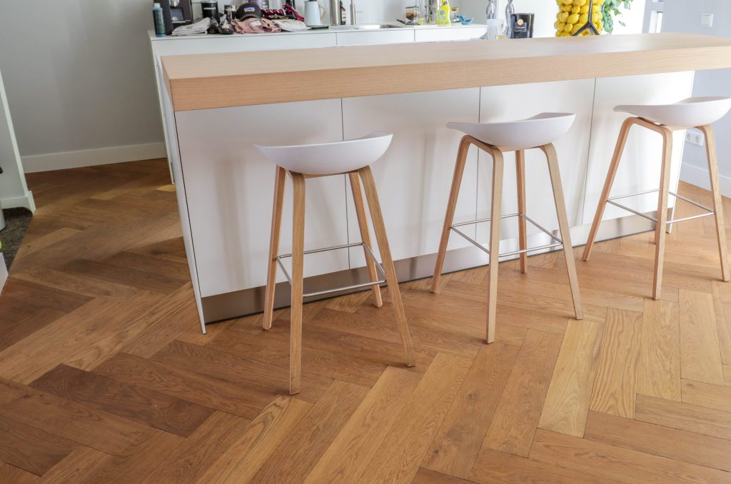 verouderd visgraat 14x70 houten vloer