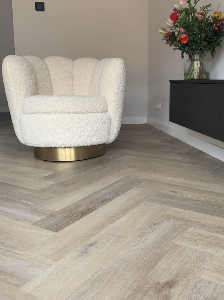 pvc visgraat grijs eiken amsterdam met vloerverwarming